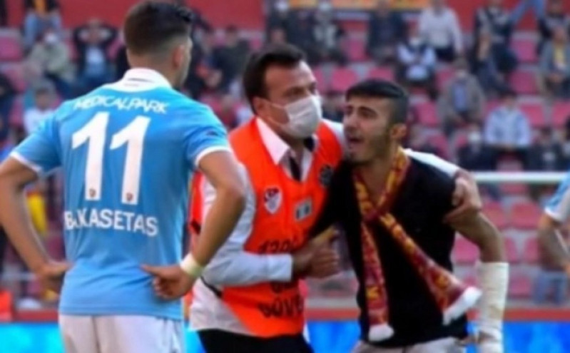 Μπακασέτας: Τούρκος οπαδός μπήκε στο γήπεδο και του επιτέθηκε φραστικά