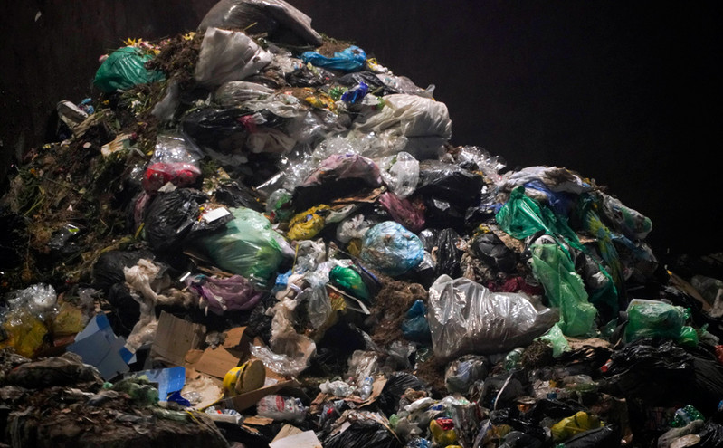 «Καμπάνακι» για τα πλαστικά απορρίμματα: «Ο κόσμος δεν μπορεί να γλιτώσει από αυτά μέσω της ανακύκλωσης»