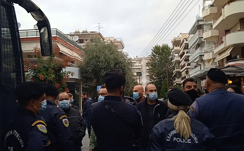 ΕΠΑΛ Σταυρούπολης: Ένταση μεταξύ αστυνομικών και μελών των ΕΛΜΕ
