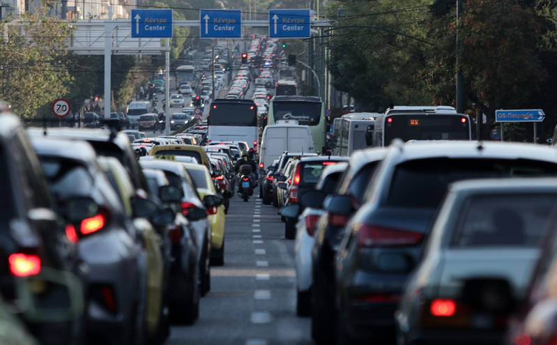 Κίνηση τώρα: Χάος στους δρόμους της Αθήνας λόγω στάσης εργασίας σε μέσα μεταφοράς