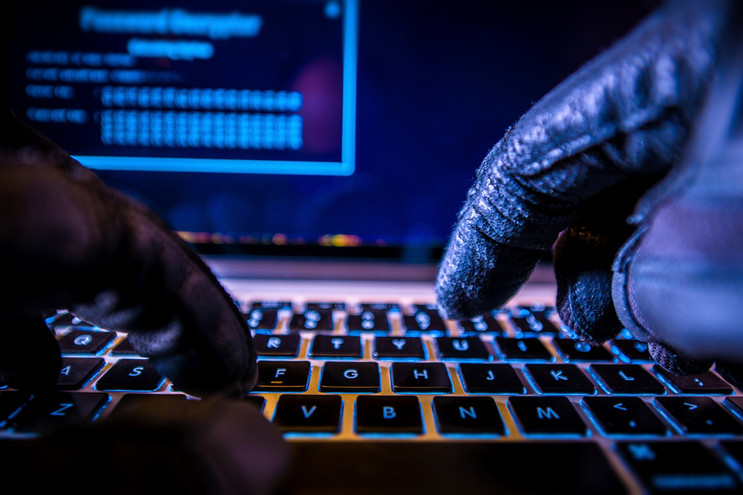 Αχαΐα: Χειροπέδες σε 28χρονο «χάκερ» που κατηγορείται για παράνομη πρόσβαση σε σύστημα πληροφοριών και υπεξαίρεση