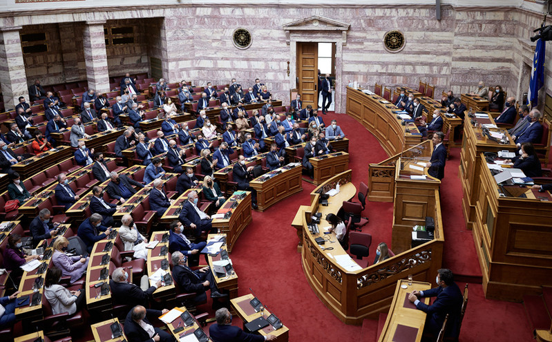 Βουλή: Υπερψηφίστηκε στην Ολομέλεια το νομοσχέδιο του υπουργείου Ανάπτυξης για την ενίσχυση του ανταγωνισμού