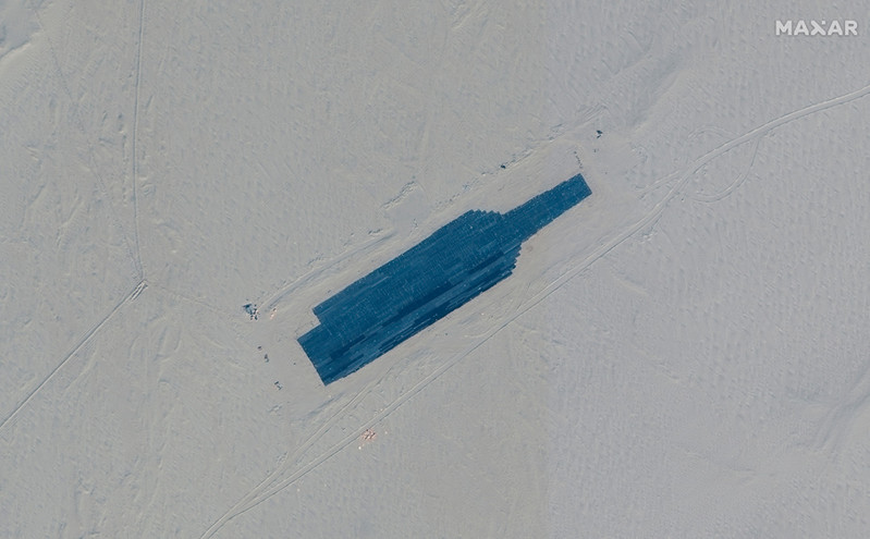 Μυστήριο με τις δορυφορικές φωτογραφίες από κινεζική έρημο &#8211; «Φτιάχνουν σκελετούς από αμερικανικά πολεμικά πλοία»