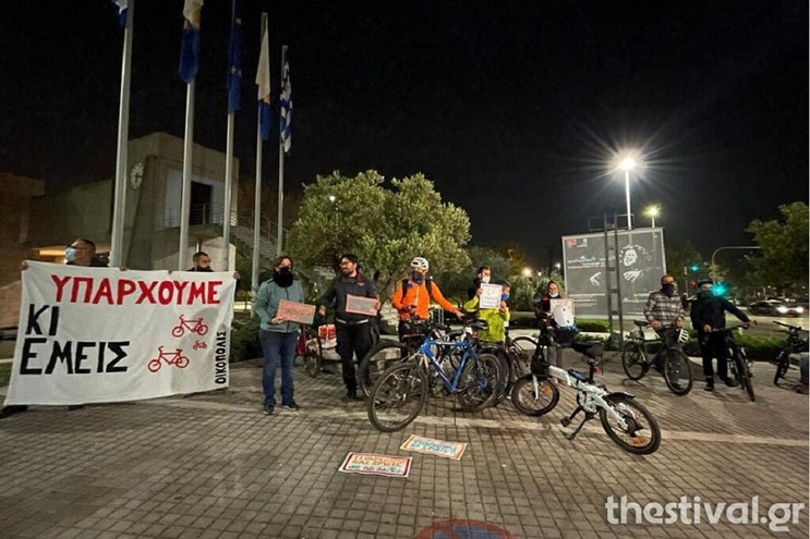 Θεσσαλονίκη: Διαμαρτυρία στο Μέγαρο του Δημαρχείου για τη νεκρή ποδηλάτισσα