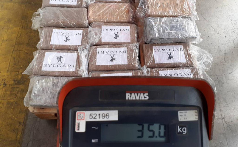 Βρήκαν με το μηχάνημα X-RAY 35 κιλά κοκαΐνης μέσα σε φορτίο με μπανάνες