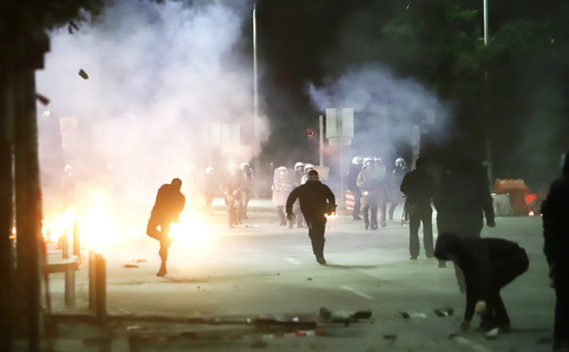 Θεσσαλονίκη: Πέντε συλλήψεις και περισσότερες από είκοσι προσαγωγές στα επεισόδια στο Αριστοτέλειο
