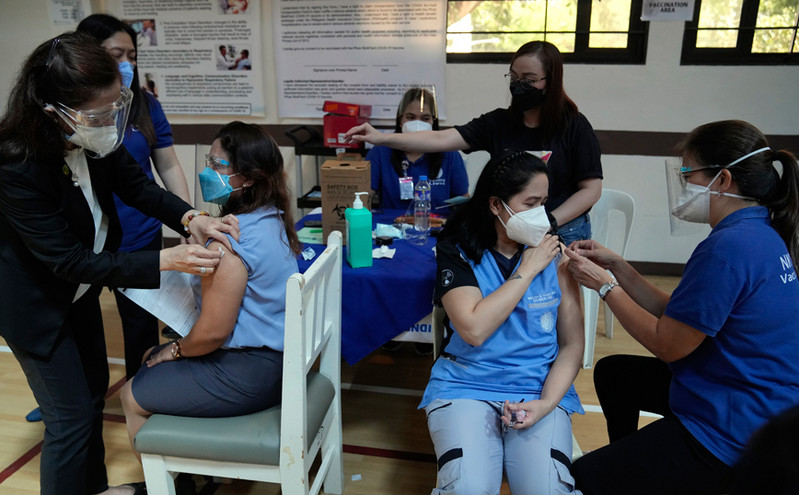 Μετάλλαξη Όμικρον: Οι Φιλιππίνες έβαλαν πλώρη για 9 εκατ. εμβολιασμούς μέσα σε 3 ημέρες
