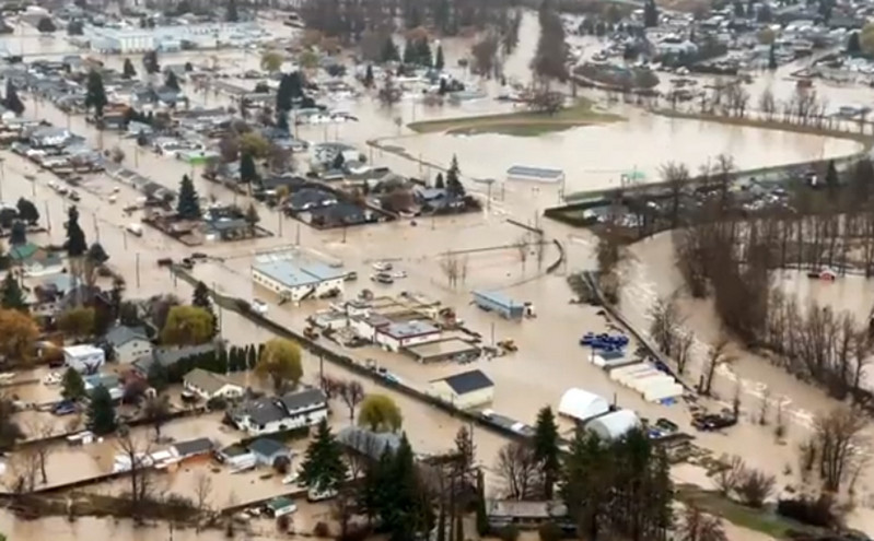Καταρρακτώδεις βροχές στον δυτικό Καναδά: Χιλιάδες κάτοικοι εγκατέλειψαν τις εστίες τους