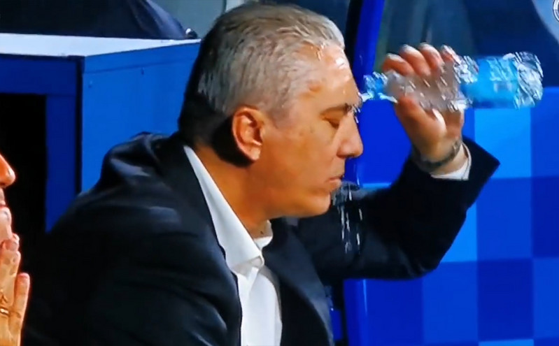 Εθνική Κύπρου: Ο Κωστένογλου έριχνε νερό στο πρόσωπό του μετά το 6-0 της Ρωσίας