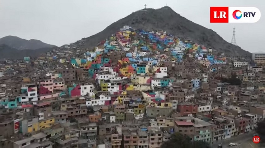 «Πιτσιλιές» χρωμάτων κοσμούν γειτονιά της Λίμα, σχηματίζοντας μια τεράστια τοιχογραφία της πόλης