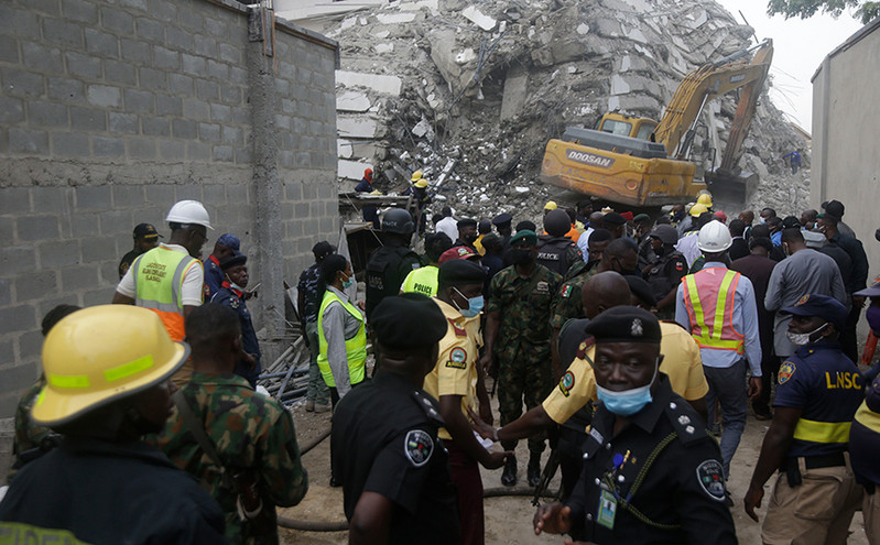 Νιγηρία: Τρεις νεκροί, τραυματίες και δεκάδες εγκλωβισμένοι από κατάρρευση ουρανοξύστη
