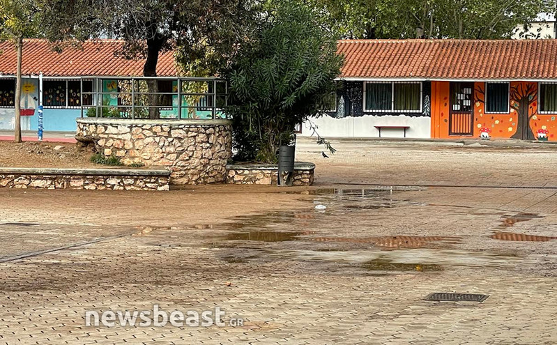 Πλημμύρισε νηπιαγωγείο στην Καλλιθέα, δεύτερη φορά σε ένα μήνα &#8211; «Οι νηπιαγωγοί καθαρίζουν μόνες τους τις λάσπες»