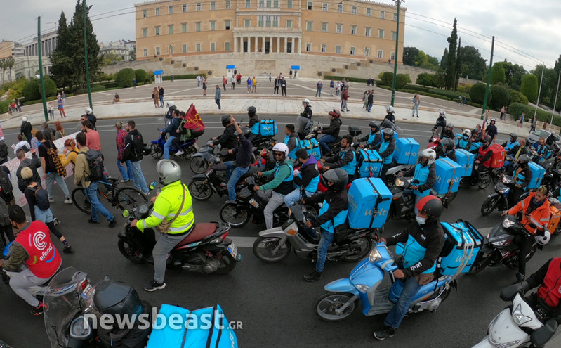 Στους δρόμους οι εργαζόμενοι στην εστίαση και τον τουρισμό: Γέμισε μηχανάκια η Αθήνα
