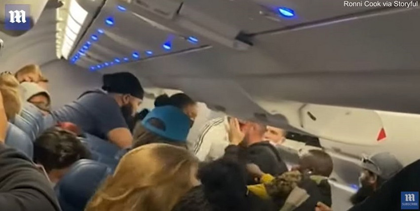 Άγριο ξύλο σε πτήση: Επιβάτης έβαλε κάτι στην τσέπη του καθίσματος που ενοχλούσε τον μπροστινό
