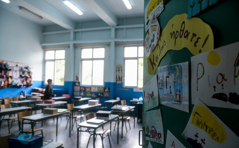 Δάσκαλος δημοτικού στην Πρέβεζα κατηγορείται ότι έδειξε γυμνή φωτογραφία σε μαθητές