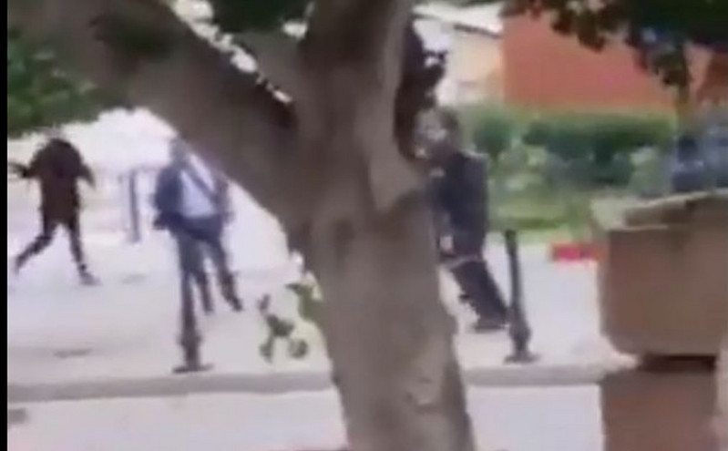 Τυνησία: Άνδρας με μαχαίρι προσπάθησε να εισβάλλει στο υπουργείο Εσωτερικών – Δείτε βίντεο