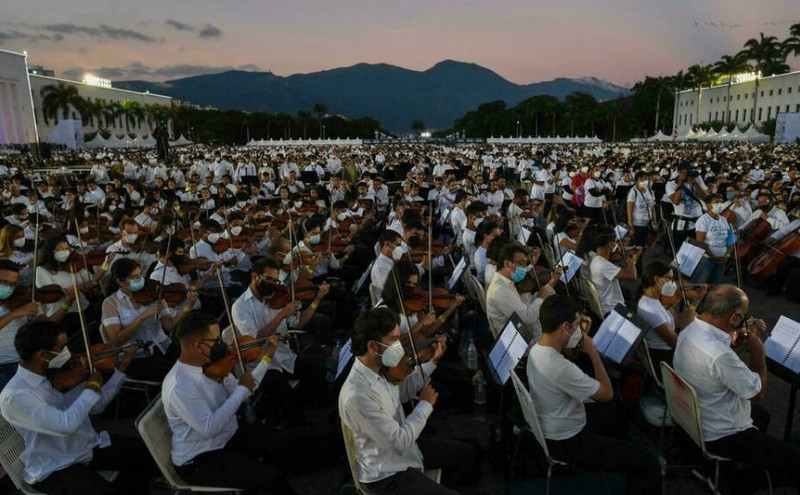 Βενεζουέλα: Έσπασε το ρεκόρ Γκίνες για τη μεγαλύτερη ορχήστρα στον κόσμο