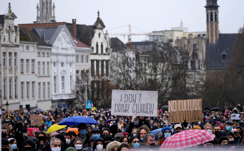 Κορονοϊός &#8211; Βέλγιο: «Πολιτική ανυποκοή» και έντονες αντιδράσεις για το κλείσιμο θεάτρων και κινηματογράφων