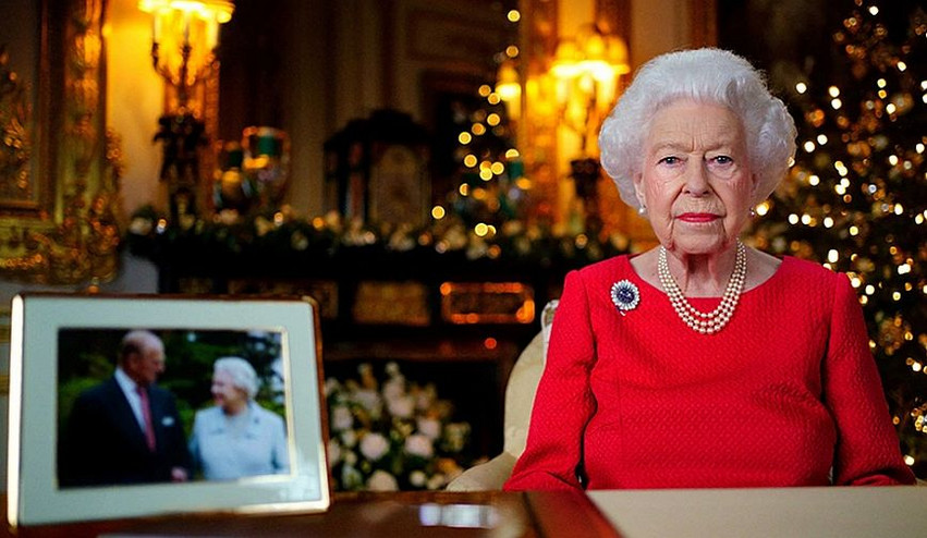 Βασίλισσα Ελισάβετ: Το μήνυμά της για τα Χριστούγεννα και ο πρίγκιπας Φίλιππος που της λείπει