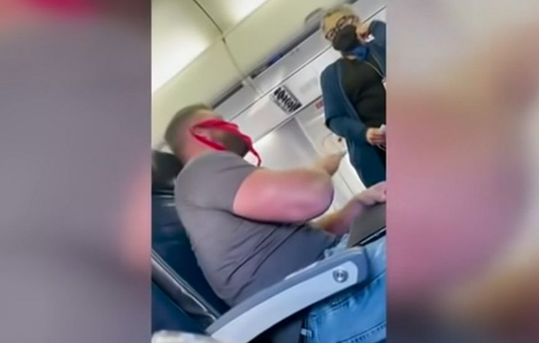 Επιμένει ο επιβάτης με το στρινγκ αντί για μάσκα σε αεροπλάνο: Ελπίζω στην επόμενη πτήση να έχουν περισσότερο χιούμορ