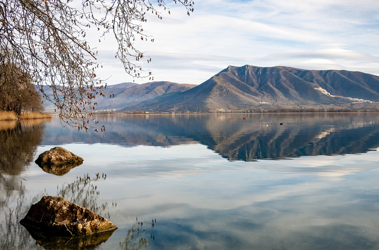 Λίμνη Ορεστιάδα: Η πιο γοητευτική ατραξιόν της Καστοριάς