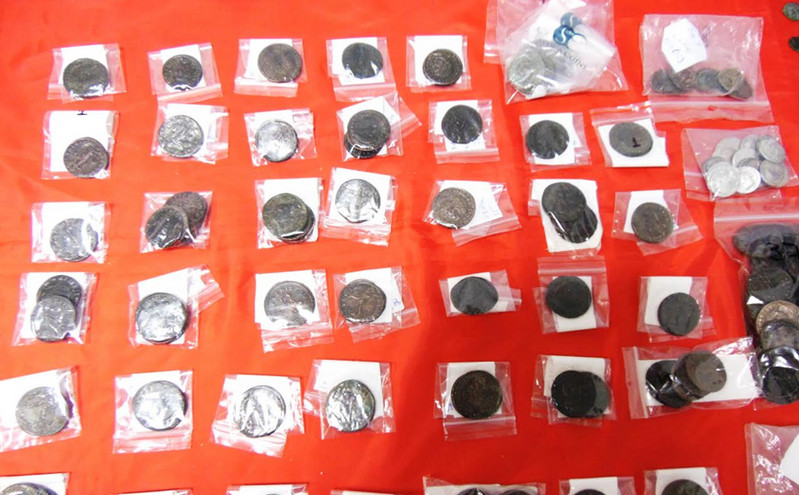 Πατέρας και κόρη στις Σέρρες είχαν πάνω από 500 νομίσματα μεγάλης αρχαιολογικής αξίας