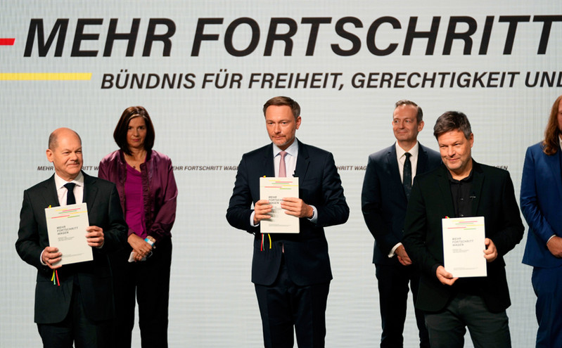 Γερμανία: «Έπεσαν» οι υπογραφές στην προγραμματική συμφωνία &#8211; Την Τετάρτη η εκλογή του Καγκελάριου Όλαφ Σολτς