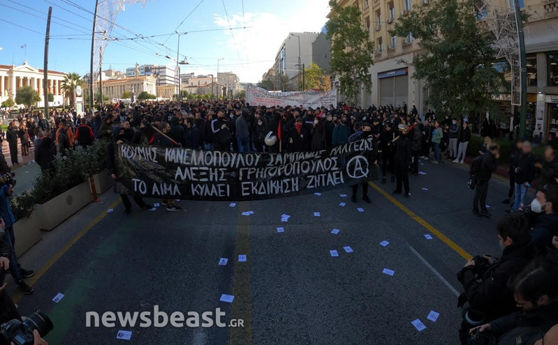 Επέτειος δολοφονίας Γρηγορόπουλου: Ξεκίνησαν οι εκδηλώσεις μνήμης &#8211; Εικόνες από συγκέντρωση στα Προπύλαια