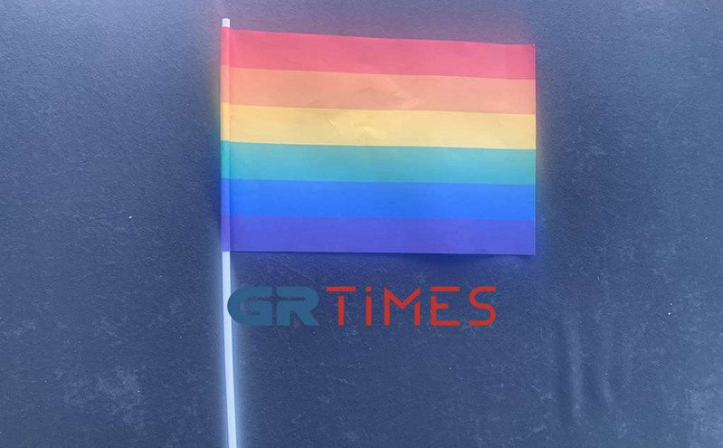 Θεσσαλονίκη: Απείλησαν μαθήτριες με σημαιάκια ΛΟΑΤΚΙ σε σχολείο &#8211; «Δε χωρά η ομοφυλοφιλία στην Ελλάδα»