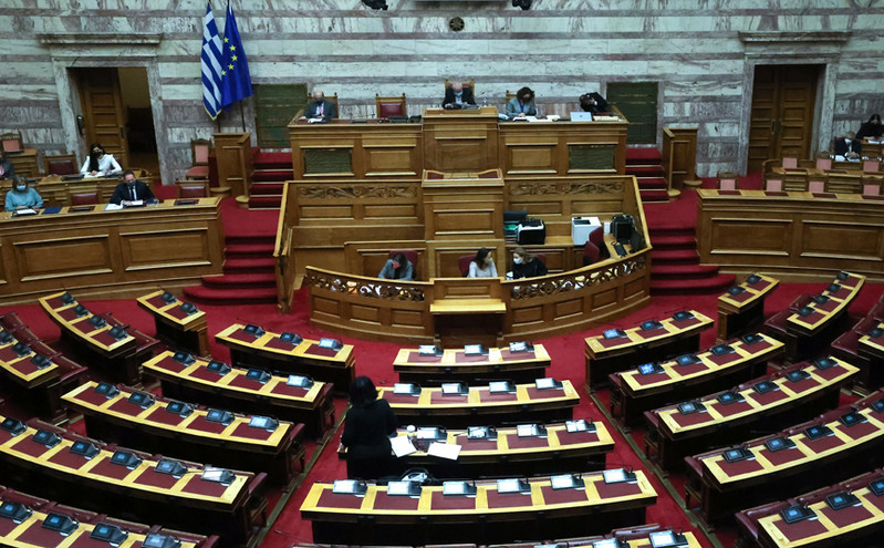 Βουλή: Υπερψηφίστηκε το νομοσχέδιο του υπουργείου Εθνικής Άμυνας