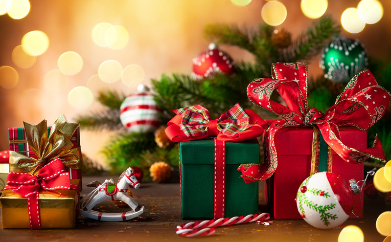 Χριστούγεννα: Γιατί το κόκκινο και το πράσινο έχουν καθιερωθεί ως τα «επίσημα» χρώματα της εορταστικής περιόδου