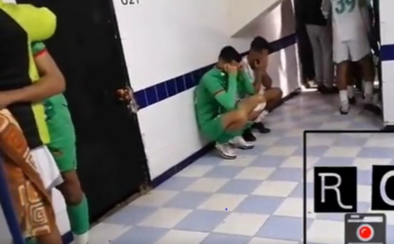Πάγωσαν στην Αλγερία: Νεκρός 30χρονος ποδοσφαιριστής την ώρα του αγώνα