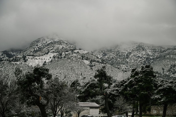 Κακοκαιρία Ελπίδα: Χιόνια και στα βόρεια προάστια της Αθήνας &#8211; Δείτε live την πορεία της
