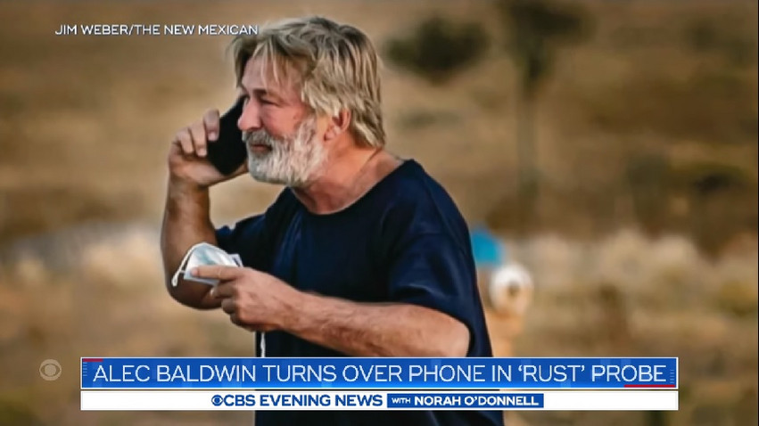 Άλεκ Μπάλντουϊν: Παρέδωσε το κινητό τηλέφωνο του στις αρχές