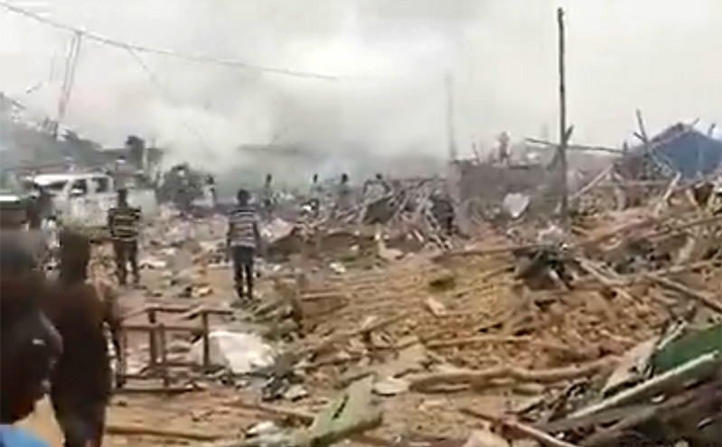Ισχυρή έκρηξη στην Γκάνα ισοπέδωσε κτίρια – Φόβοι για δεκάδες νεκρούς