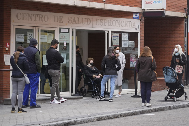 Ισπανία: Ετοιμάζει πλάνο αντιμετώπισης του κορονοϊού ως μια απλή γρίπη