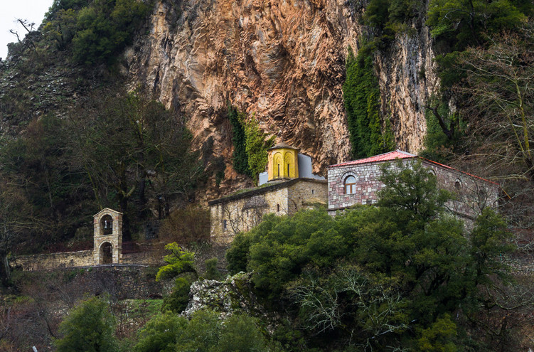 Μονή Παναγίας Στάνας: Το μοναστήρι στα Άγραφα σε μια τοποθεσία που κόβει την ανάσα