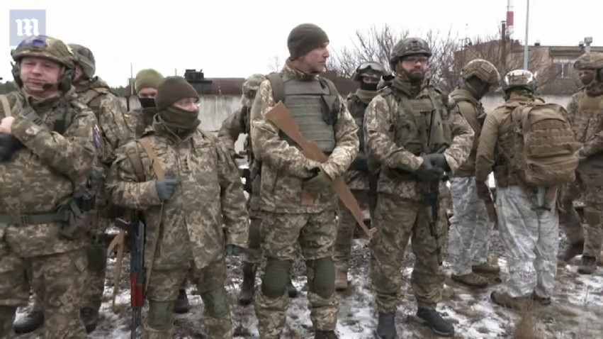 Ουκρανία: Πρόβα πολέμου με ξύλινα όπλα