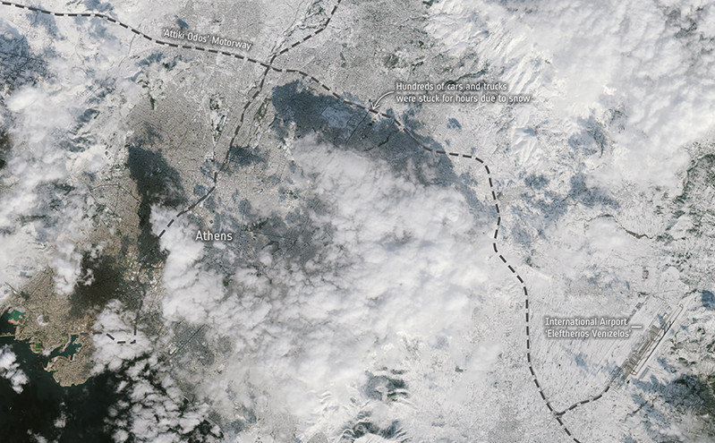 Εικόνα από το διάστημα δείχνει τα χιόνια στην Αττική Οδό