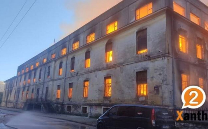 Ξάνθη: Κάηκε ολοσχερώς η καπναποθήκη στο κέντρο της πόλης