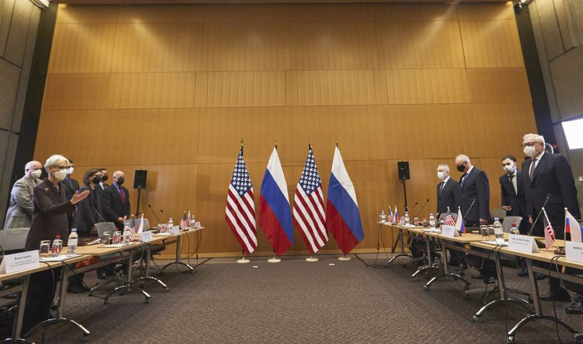 Ούτε χειραψία δεν αντάλλαξαν οι επικεφαλής των αντιπροσωπειών Ρωσίας και ΗΠΑ στη Γενεύη
