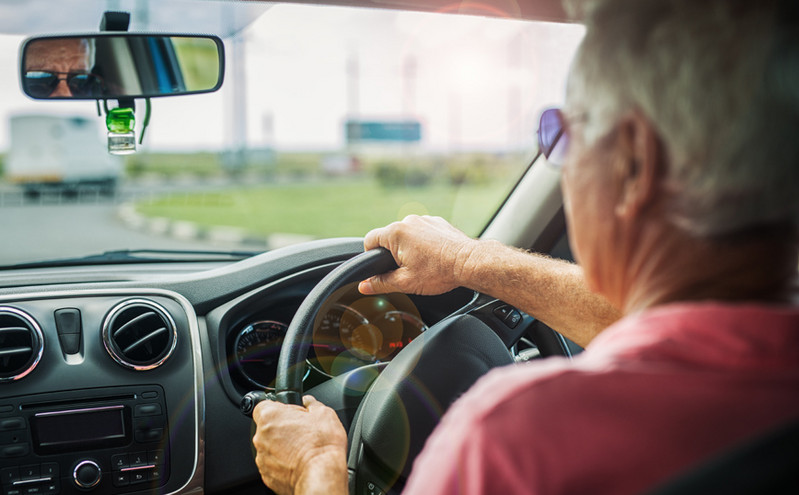 Ηλικιωμένος οδηγούσε για περισσότερα από 70 χρόνια χωρίς δίπλωμα και χωρίς ασφάλεια