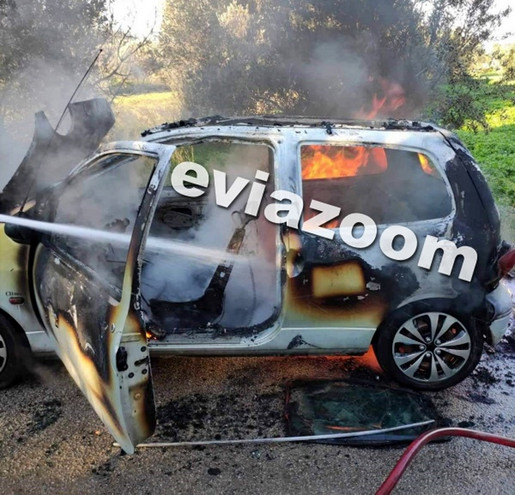 Χαλκίδα: Αυτοκίνητο πήρε φωτιά εν κινήσει