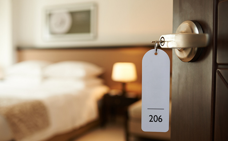 Θύματα απάτης ιδιοκτήτες ξενοδοχείων: Οι υποτιθέμενοι πελάτες τούς πήραν συνολικά 185.000 ευρώ