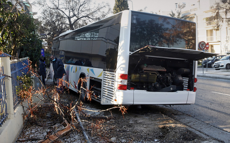 Τροχαίο στη Θεσσαλονίκη: «Το λεωφορείο με πέταξε 20 μέτρα μπροστά» &#8211; Συγκλονίζει ο οδηγός ταξί
