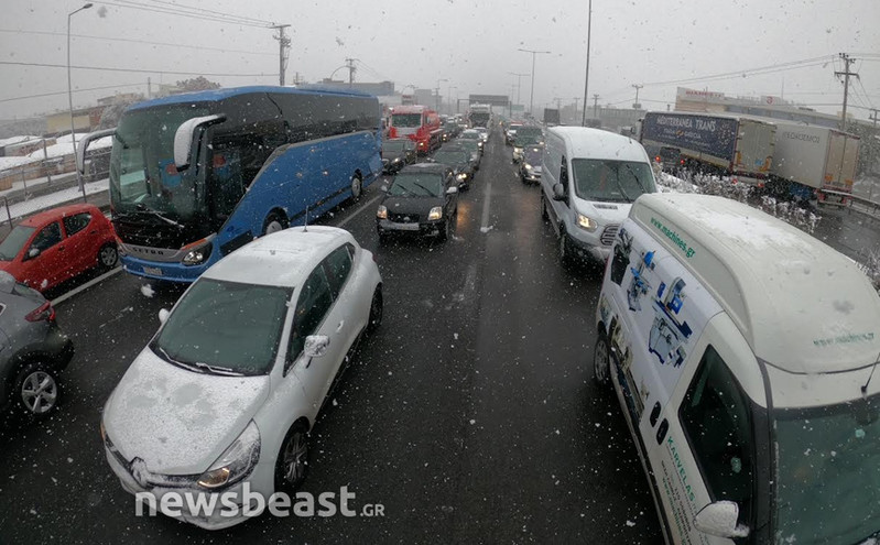 Κακοκαιρία Ελπίδα: Έκλεισε η Κατεχάκη λόγω του χιονιού &#8211; Δύσκολη η κατάσταση στους δρόμους