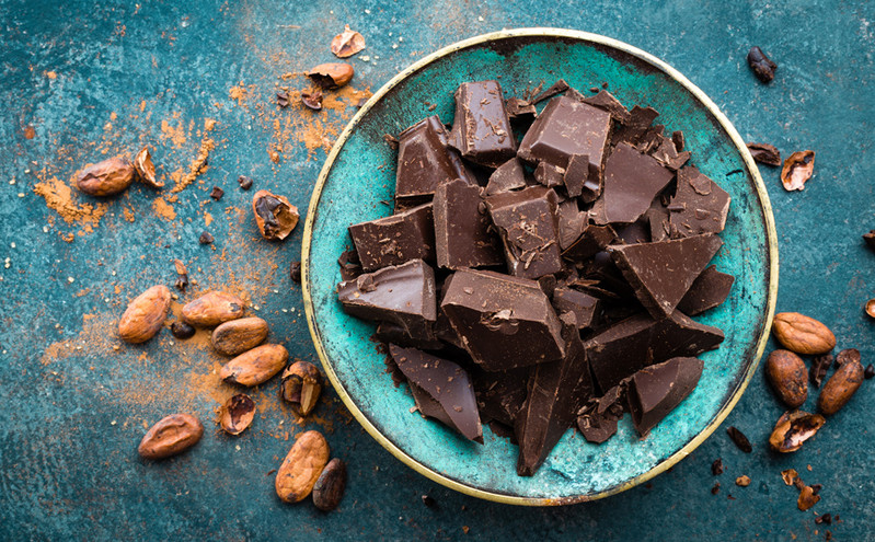Μαύρη σοκολάτα: Τα απίστευτα οφέλη της για την υγεία της καρδιάς