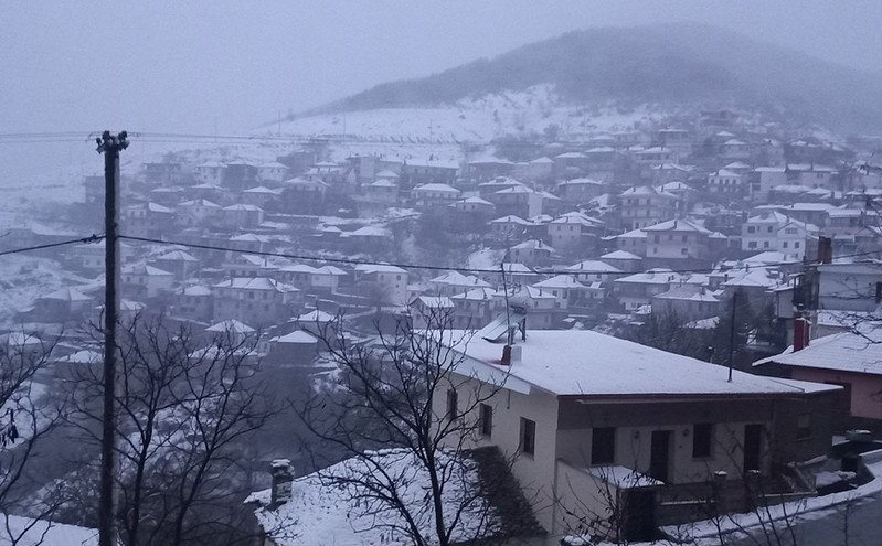 Κακοκαιρία Διομήδης: Ξύπνησε στα λευκά η Ελασσόνα, κλειστά σήμερα τα σχολεία