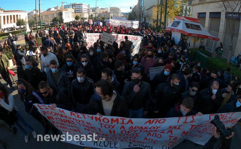 Εικόνες από το πανεκπαιδευτικό συλλαλητήριο στο κέντρο της Αθήνας