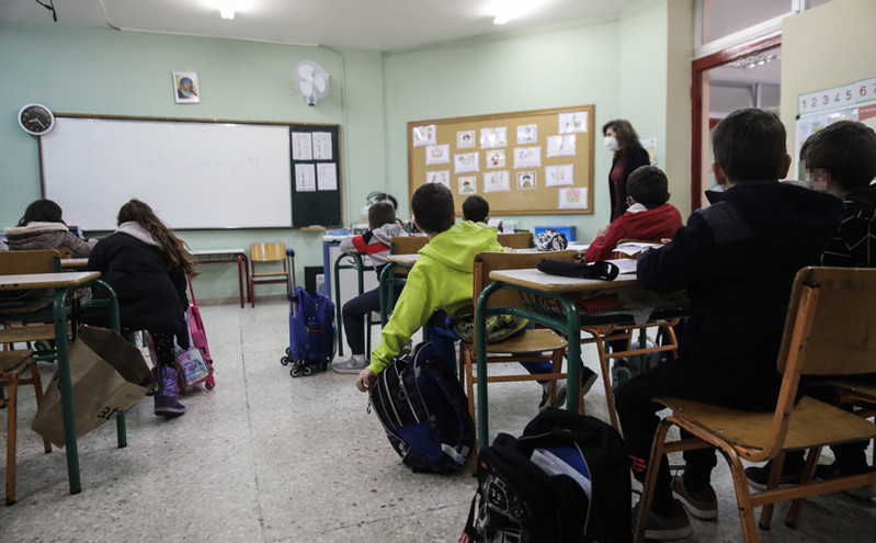 Προσλήψεις αποφασίζει η κυβέρνηση για να καλυφθούν τα κενά στα σχολεία